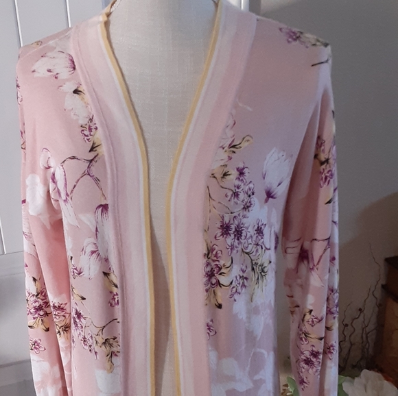 Soho JEANS, NEW YORK & COMPANY, Long Line Floral Rayon Blend Cardigan - Picture 5 of 6